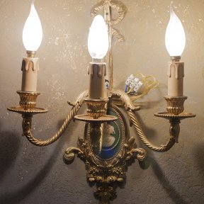 Пара старинных бра с камеей
